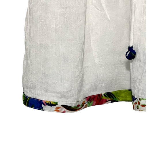 Life Style White with Embroidered Floral Details Flowy Size Medium - Picture 3 of 5